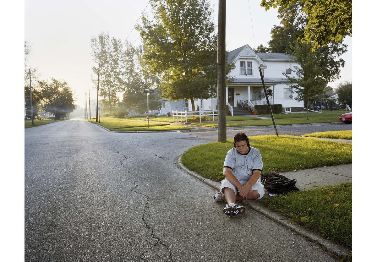 Pieter Hugo - Waiting for the school bus, Elkhart, Indiana, 2004