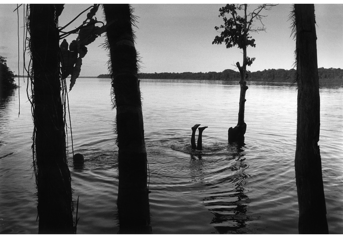 Guy Tillim - Children bathe in the Coppername River, Guyana, 1997