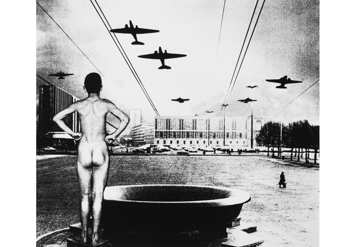 Jane Alexander - Triumph over capitalism: Lustgarten, 1995