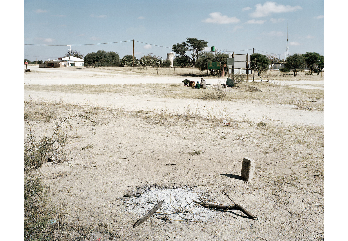 David Goldblatt - Mother and child. Vorstershoop, North West. 1 June 2003, 